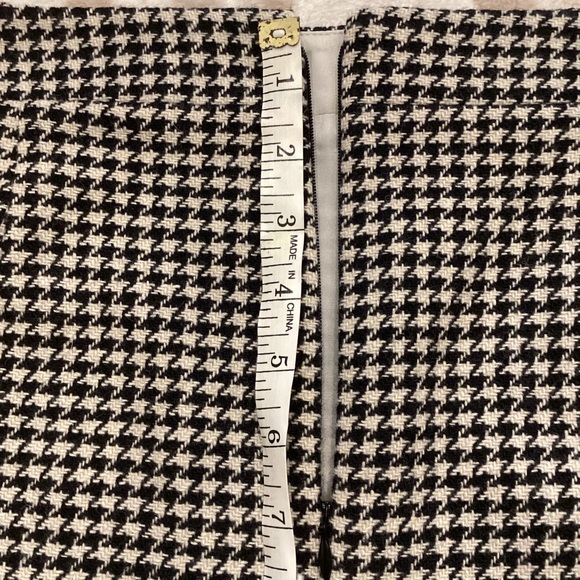 J. Crew Black and Winter White Houndstooth Wool Blend “The Pencil Skirt”, Size 6 - Picture 11 of 15